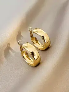 This pair of elegant, simple, versatile and high-end fashionable ear rings is suitable for women to wear during their daily commutes Fashionable huggie earrings Fashion Jewelry Accessories
