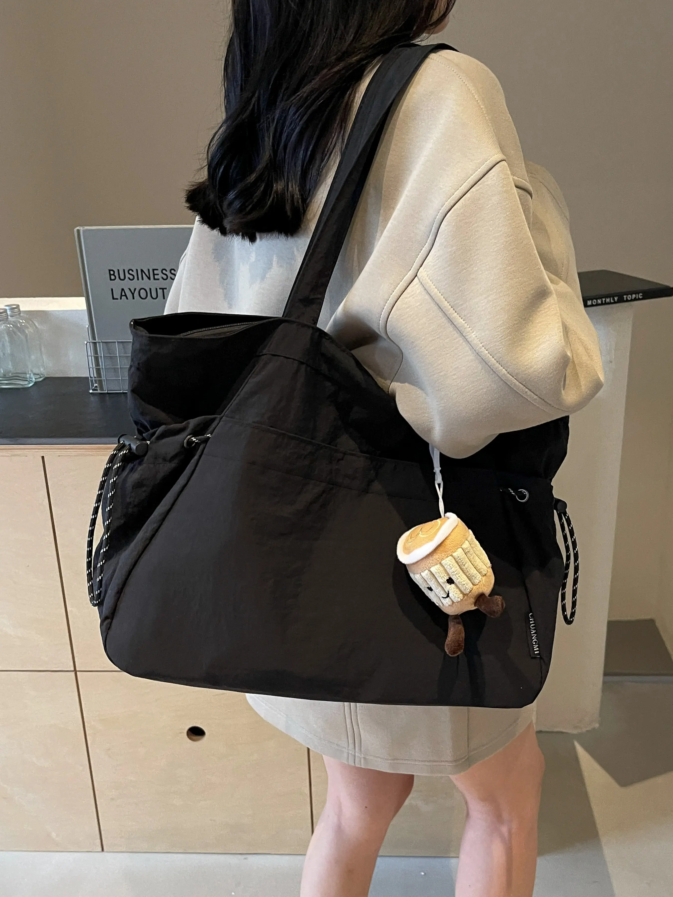 Women's Large Capacity Soft Commuter Tote Bag, Versatile Fashion Shoulder Bag, Casual Handbag with Zipper, Cute Charm, Ideal for College Students, Fashionable Bags, Trendy Commuter Bag, Trendy Commuting Bag