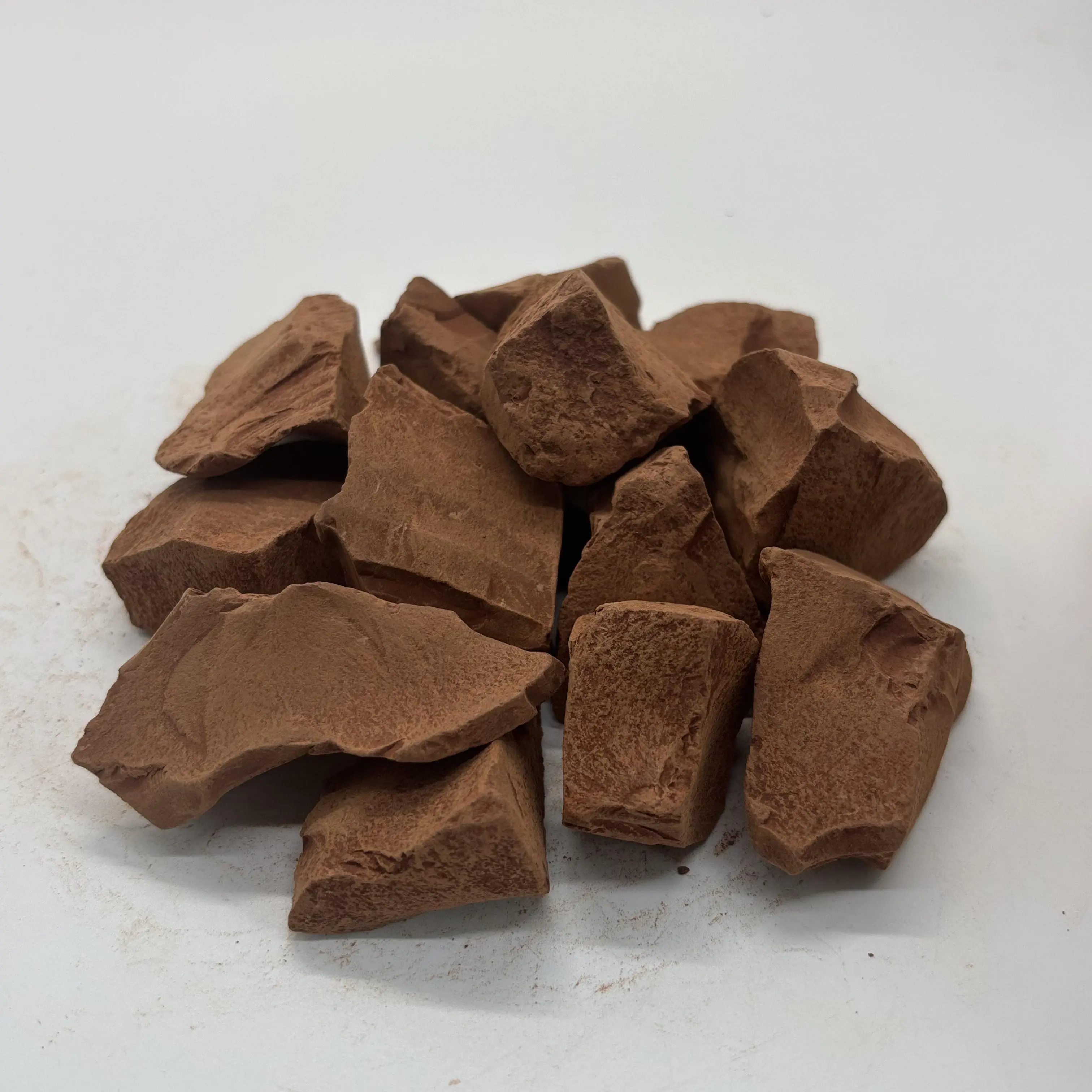 200g (7oz) Edible Ural Red Kaolin Lump Clay - All-Natural No-Additive Cosmetic Grade, Hard, Brittle, Slightly Sticky When Wet, Breaks into Chunks for Clay Art & Cosmetic Use