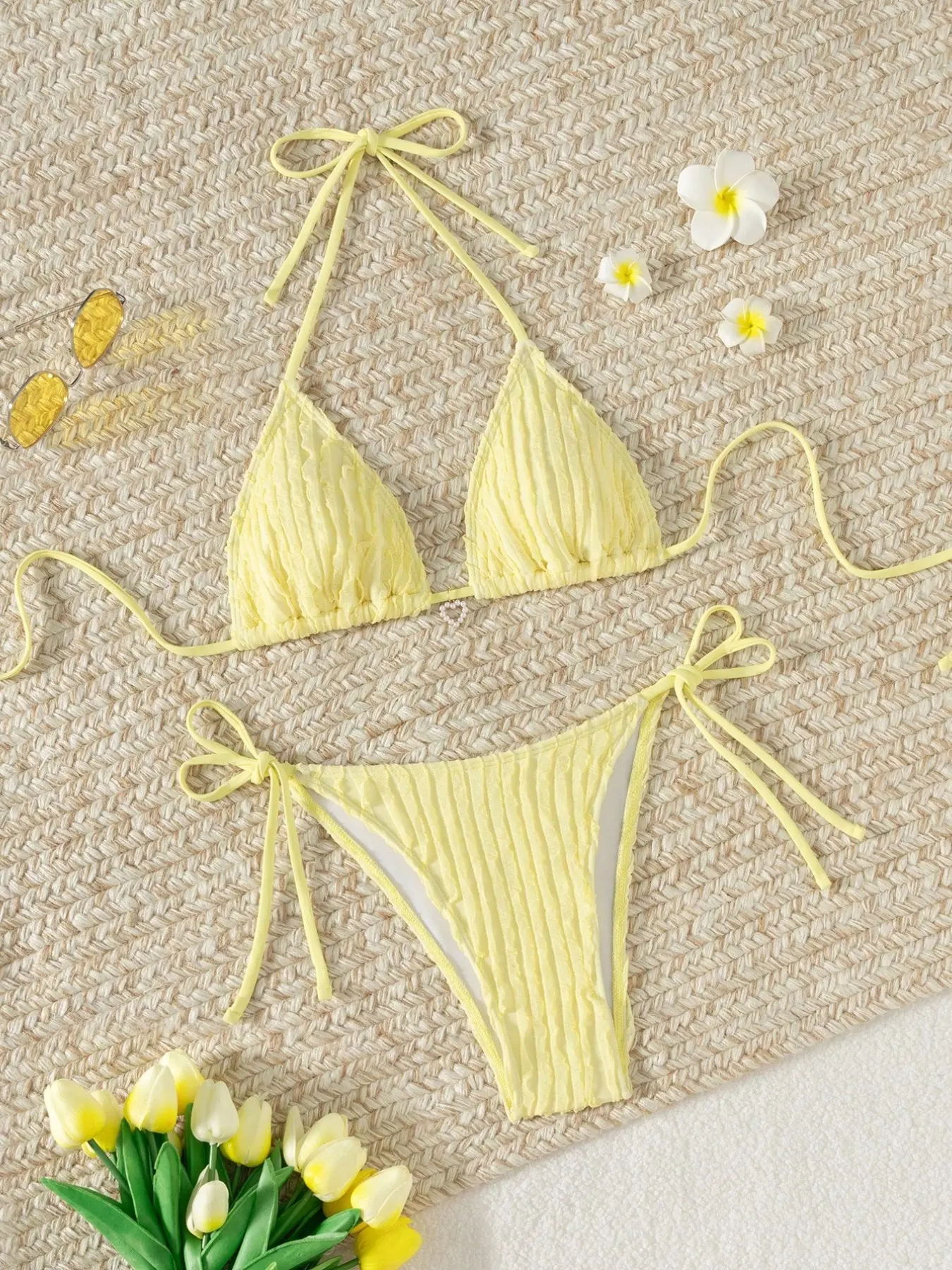 2026 New High-End Sexy Bikini Halter Tie Triangle Cup Beach Vacation Swimsuit Two-Piece Set for Women, Elegant and Trendy Swimwear, Bikini Beachwear, Halter Bikini Top
