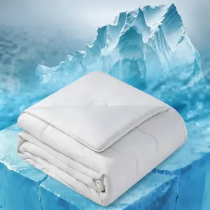 Macinso Cooling Comforter King Size for HotSleeper and Night Sweats, Reversible GreyCooling Blanket Queen Size, BreathableSummer Quilt, Lightweight Soft BreathableSilky satin,Q-Max>0.5 Arc-Chill,Pet &Outdoor Summer Cooling Blanket