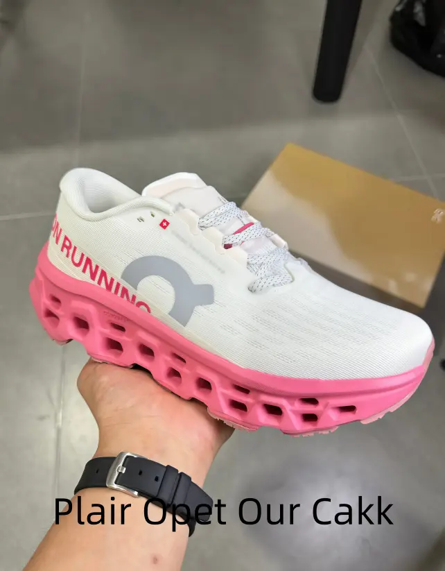 Futuristic White Running Shoes with Bold Pink Accents & Hollowed-Out Cloud-Like Sole – Ideal for Urban Jogging & All-Day Comfort