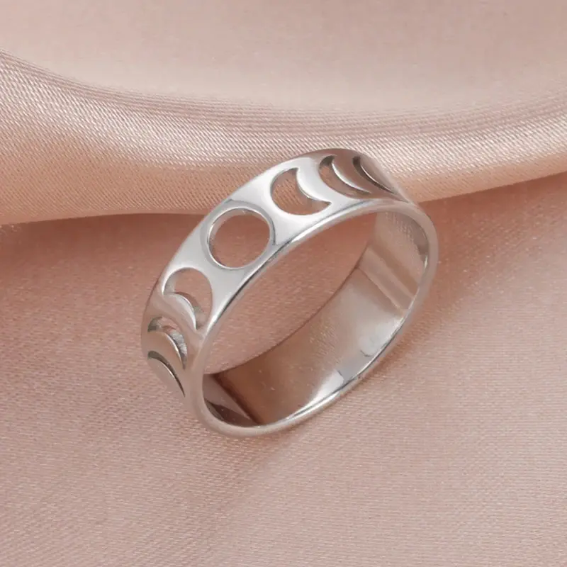 Teamer Moon Ring for Women Full Crescent Moon Stainless Steel Finger Rings Vintage Wedding Band Astronomy Golden Jewelry GiftGift