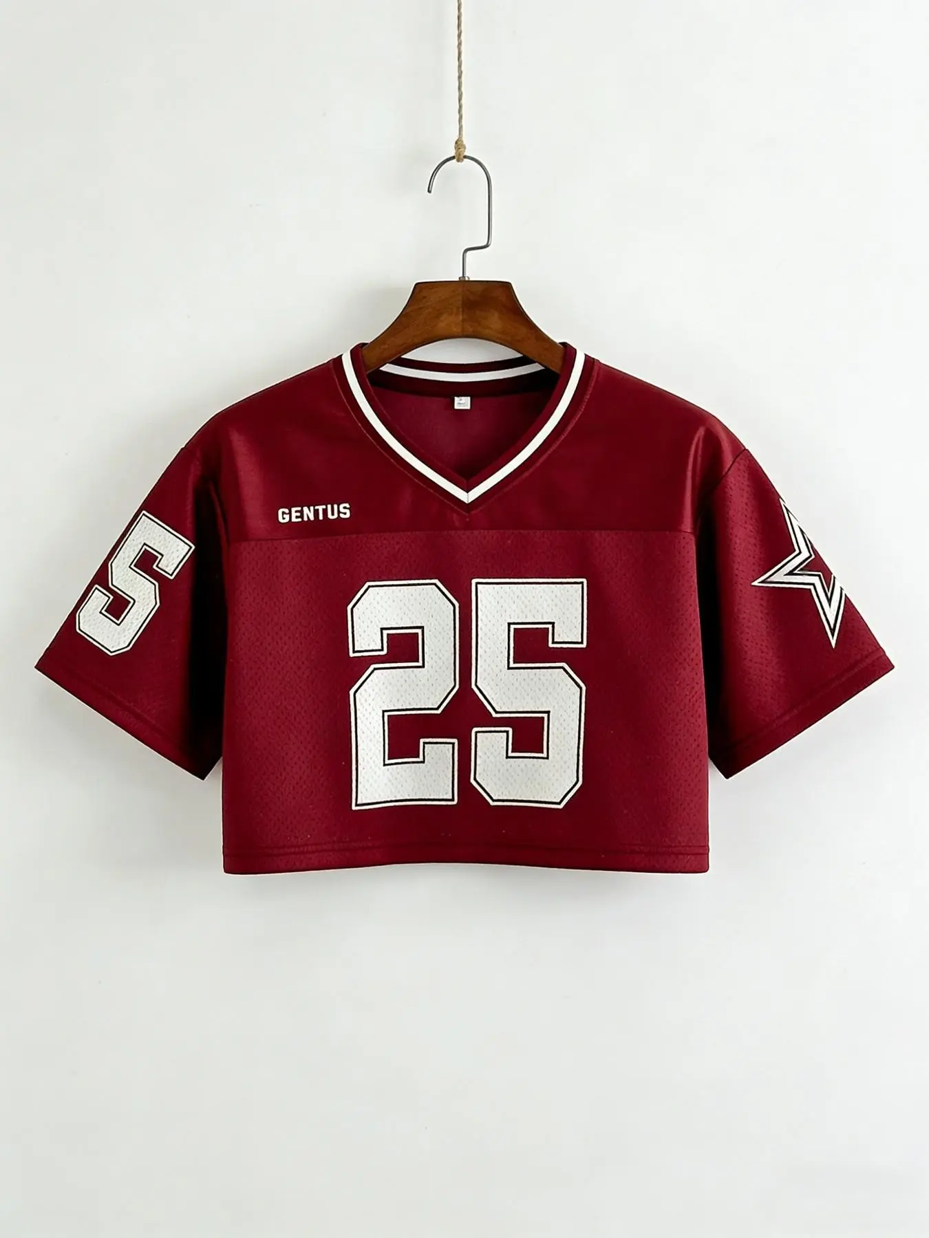 Women's cropped soccer jersey, #25 printed mesh top, Y2K street style V-neck short-sleeved T-shirt, breathable sporty style, casual summer cropped top, suitable for sports, everyday wear, parties, and looks great with jeans and shorts.