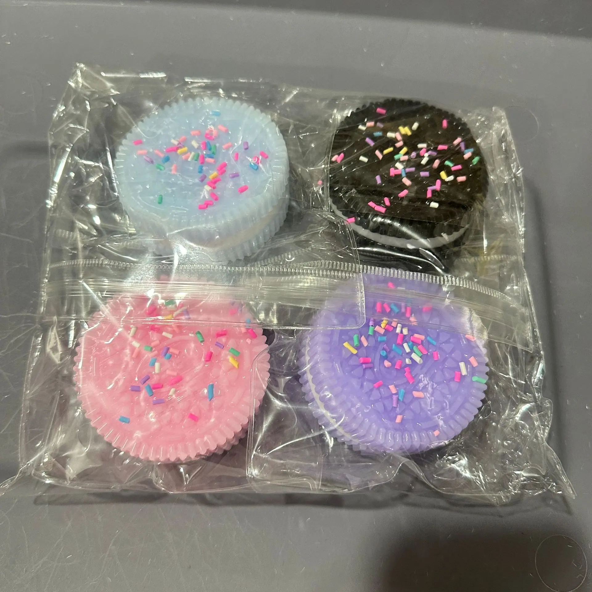 Oreo cookies with sugar sprinkles (4-pack)