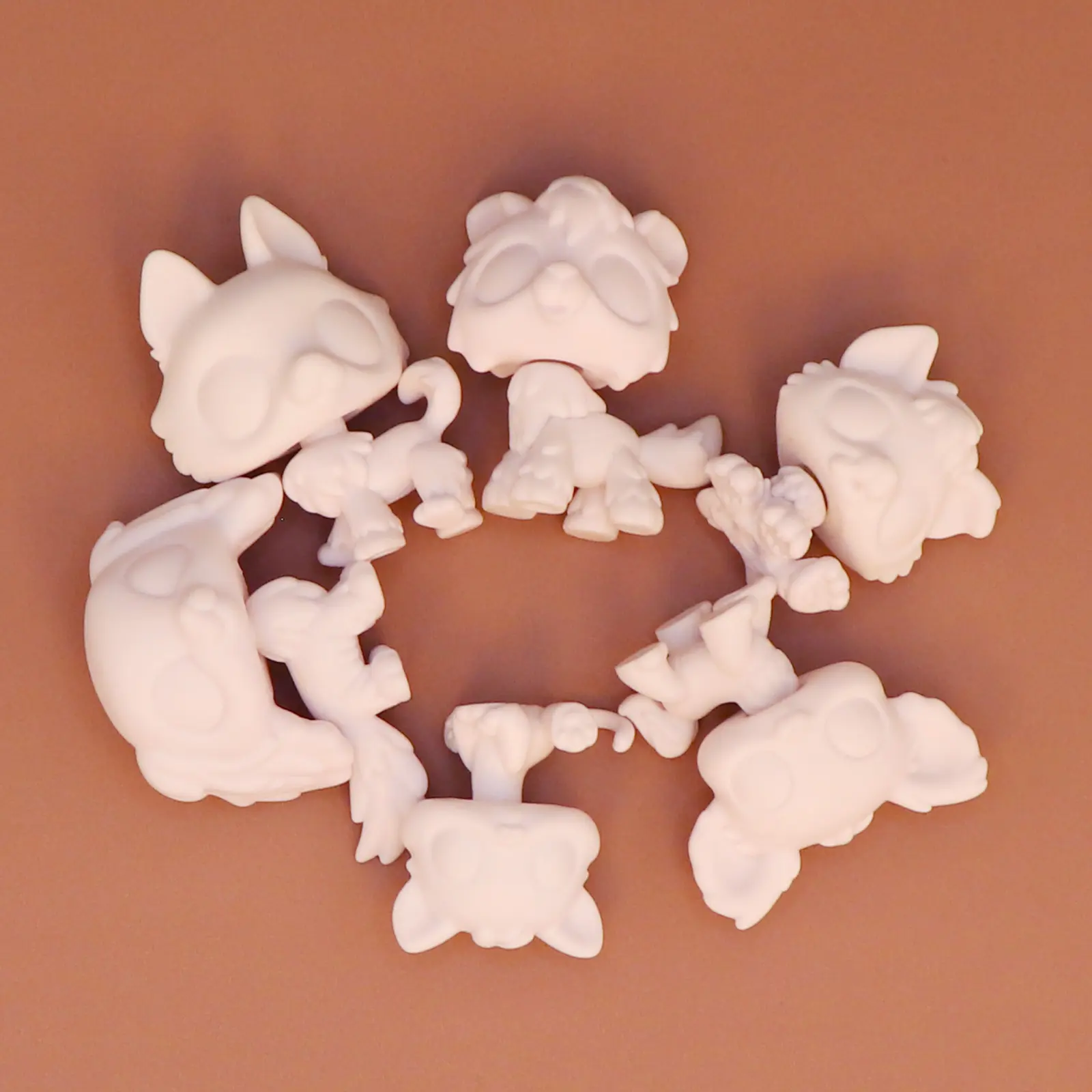 6 Pcs Smooth Standing Blank White Unpainted Cat Figurines, Paintable Mini Kitten Bobble Head Plastic Animal Figures, DIY Custom Craft Toys with Eye-Friendly Design for Kids’ Art Decor & Handmade Gifts