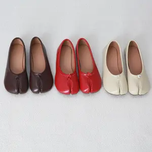 Large size horseshoe shoes split toe shoes women's shallow mouth single shoes new pig's trotters versatile shoes flat shoes Doudou shoes 2026 spring new dancing shoes