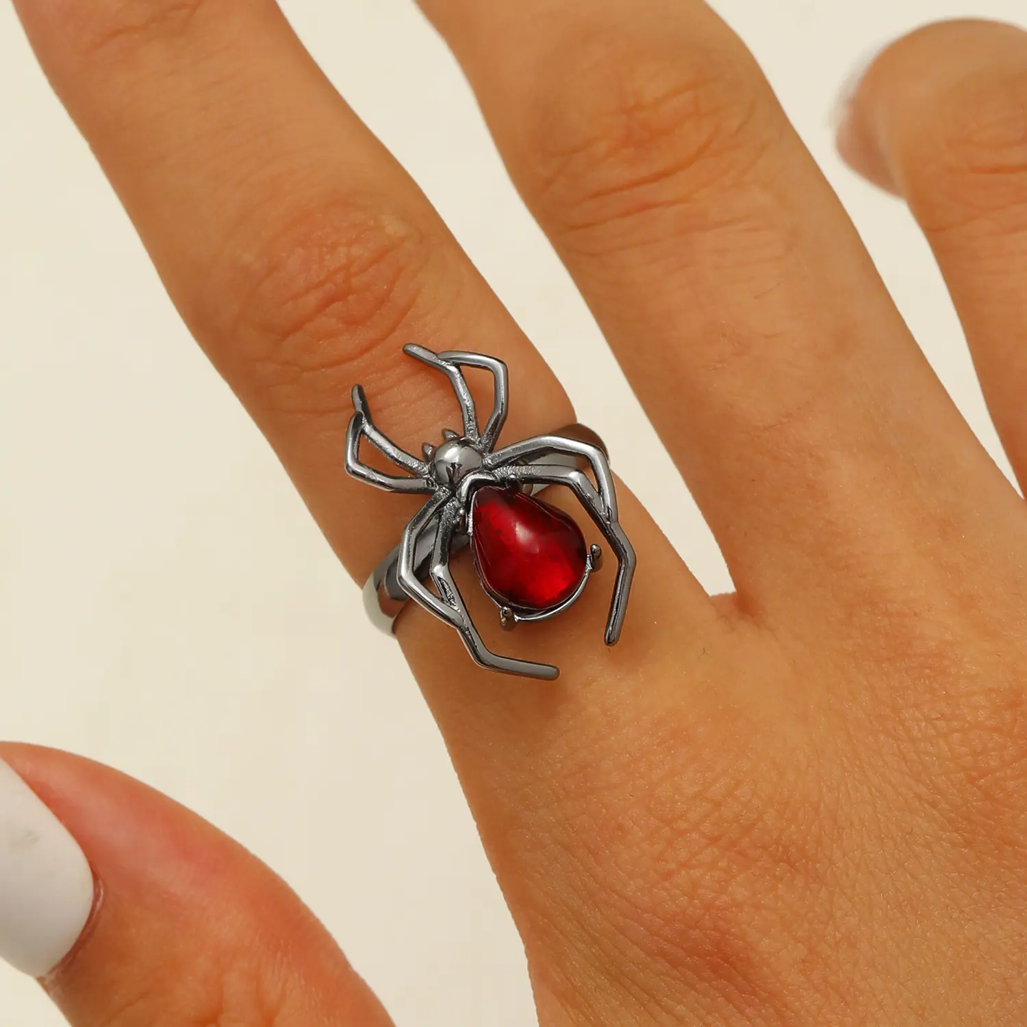 Viral Chic Instagram Trend Spider Ring for Women, Chunky Gothic Punk Niche Statement Ring, Crystal Inlaid Adjustable Jewelry, Anti-Tarnish Comfortable Eye-catching Design, Ideal for Halloween Party, Cosplay & Holiday Gifts
