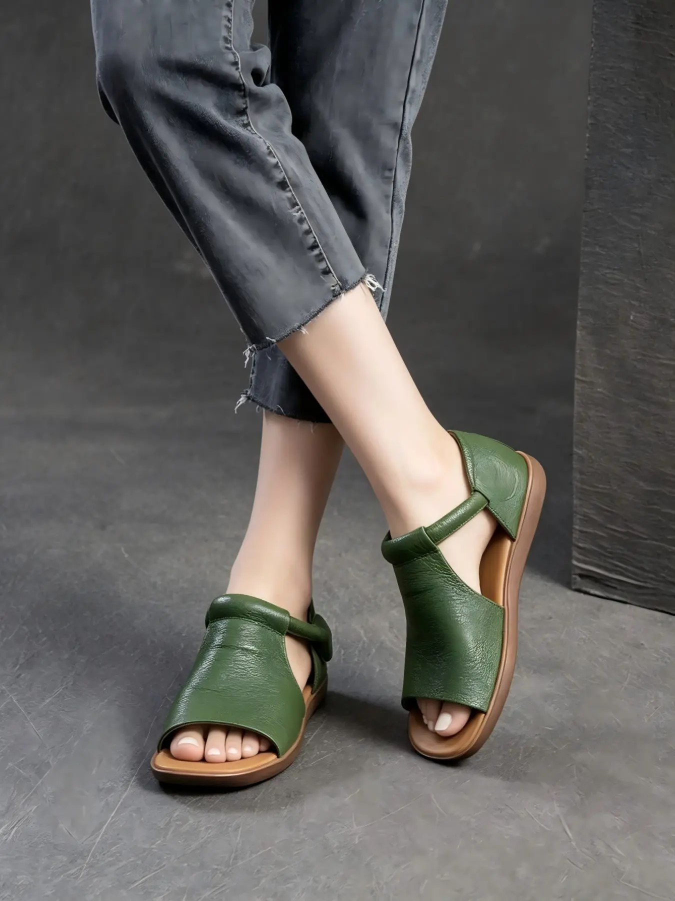 Women's Retro Velcro Sandals, Casual Summer Sandals, Breathable Comfortable Casual Shoes, Perfect for Commute/touring/daily Wear, PU Leather Upper, Rubber Sole