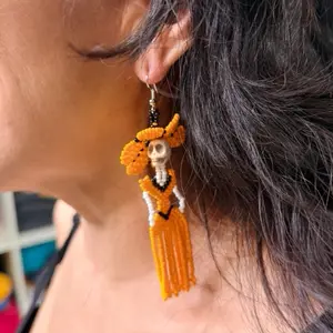 Aretes de catrina $20 - Beaded earrings made in Mexico