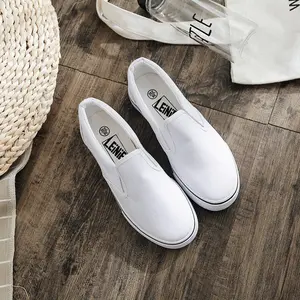 Hand-painted slip-on canvas shoes, trendy white sneakers for men women couples in spring