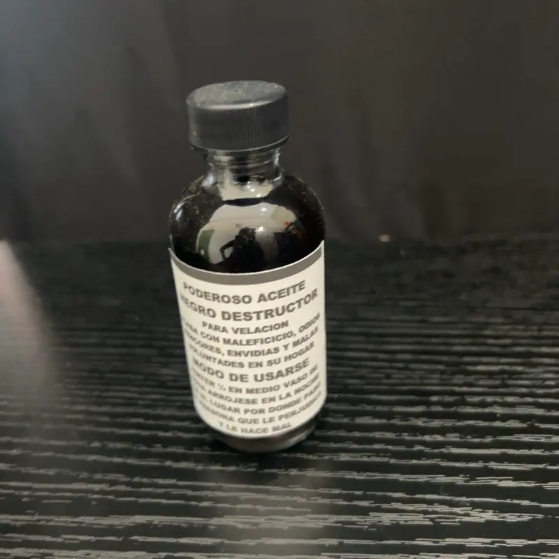 Poderoso Aceite Negro Destructor (Powerful Black Destroyer Oil)  Traditional Spiritual Ritual Oil  Poderoso Aceite Negro Destructor is a traditional spiritual oil used in various cultural and folk spiritual practices. It is commonly incorporated into pray