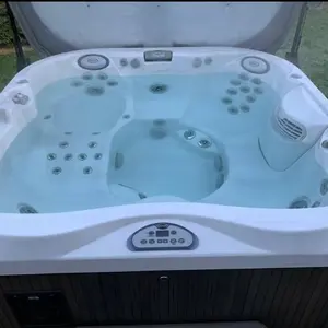 Jacuzzi Hot Tub&Spa