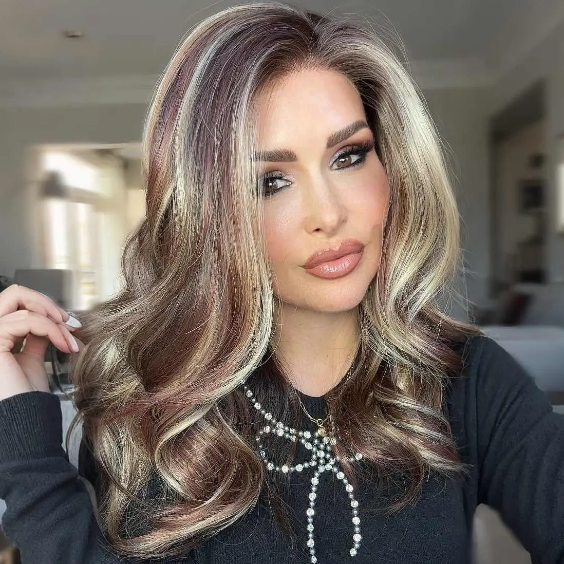 IMstyle Layne Calico Reddish & Chestnut Brown Platium Blonde Highlight Long Body Wavy Hairstyle Free Parting Glueless 13*4 Lace Front Wigs Heat Friendly Synthetic Wig for Women Daily Wear