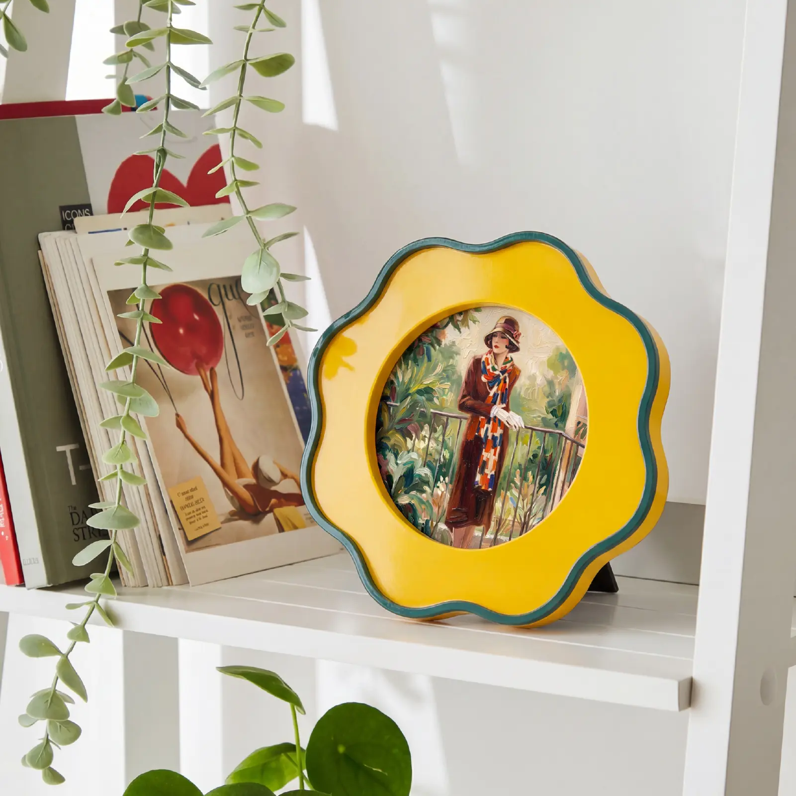 Sturdy Retro Wooden 4x4in Flower-Shaped Decorative Photo Frame - Indoor Furniture Accessory, Bold Contrast Trim, Scalloped Edge, Artistic Desk Decor, Ideal Gift for Art & Vintage Lovers, Elevates Indoor Home Aesthetic