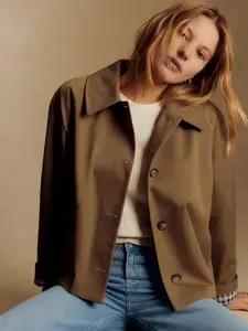 A women's brown short-length, loose-fitting, single-breasted casual chic outerwear coat with a stand-up collar, suitable for spring and autumn, for daily commuting, street wear, and home wear.