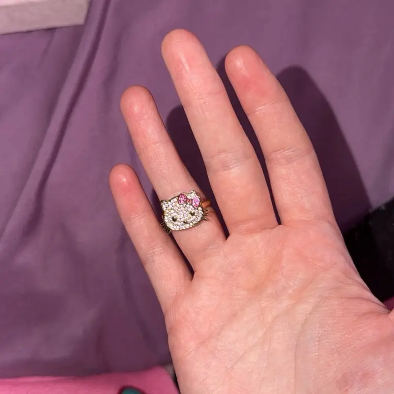 Shiny HK ring with pink bow