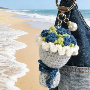 Women's Valentine's Mini Knitted Rose Bouquet Keychain, Realistic DIY Knit Bouquet, Perfect Gift for Graduation, Wedding, Anniversary