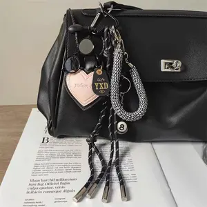 Urban Heartbeat – Bag Charm | Trendy Accessory 2025 Urban Heartbeat – Bag Charm | Trendy Accessory 2025