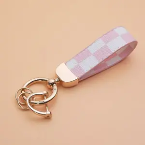 2-pack leather printed keychains, universal keychains, car keychains, car metal horseshoe keychains, men's keychains