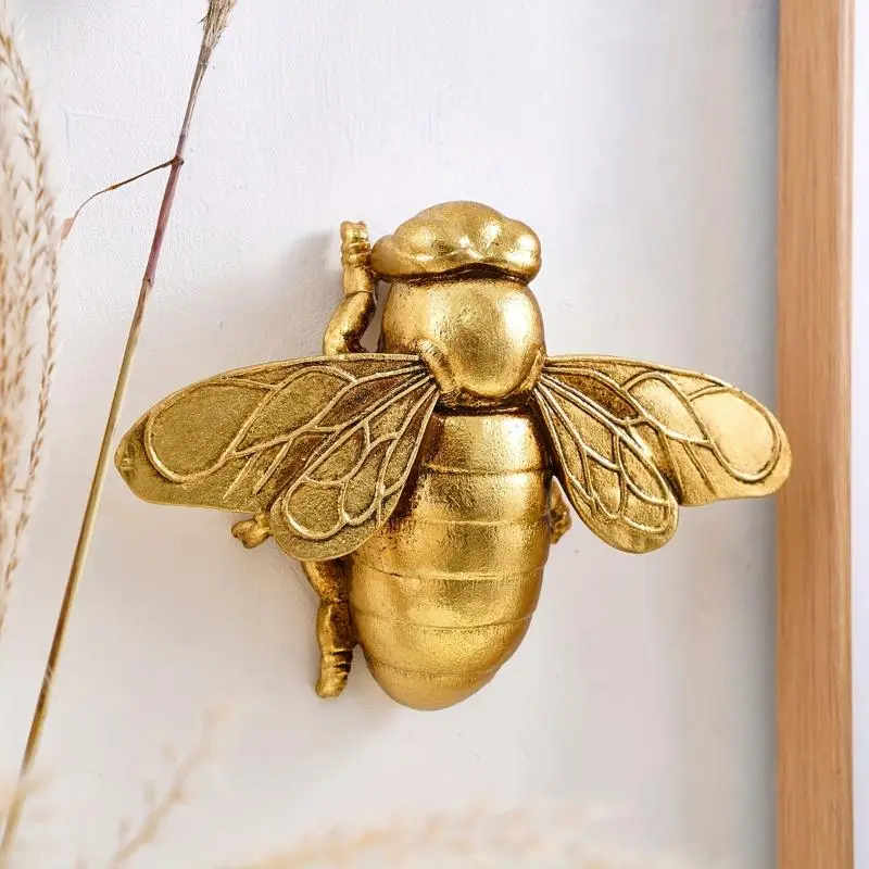 Golden Resin Honeybee Wall Mounted Wall Art - Classic Style Home Accessory with Cool Modern Design, Aesthetic Home Decor for Living Room, Room Decor, House Decor