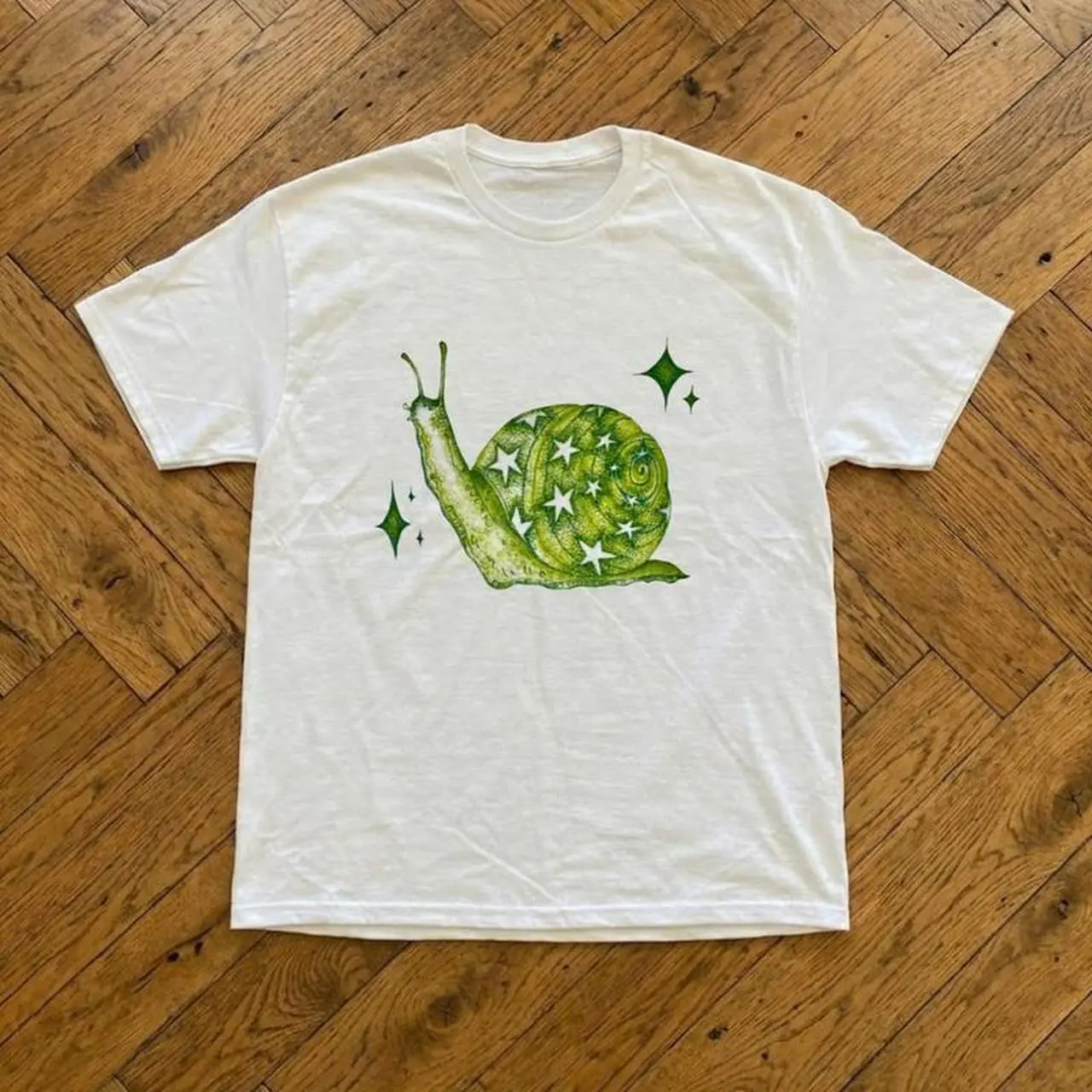 Vintage Green Snail Shirt, Celestial Snail Graphic Tee, Cottagecore Nature T-Shirt, Fairycore Animal Shirt, Whimsical Unisex Gift