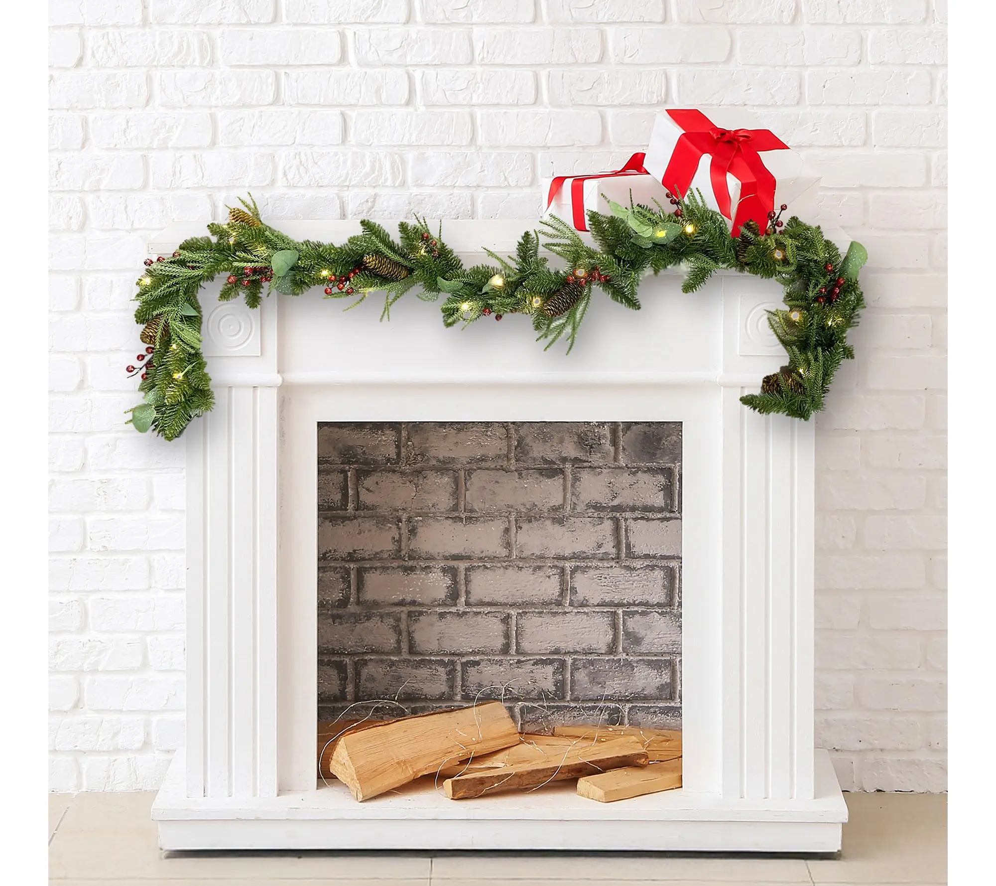 Santa's Workshop 5ft Mixed Pine & Berry Garland