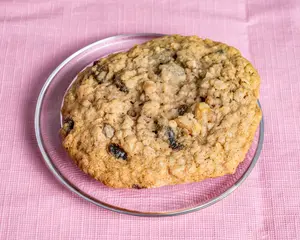 Oatmeal Raisin w/ Walnuts Cookies- 4 count