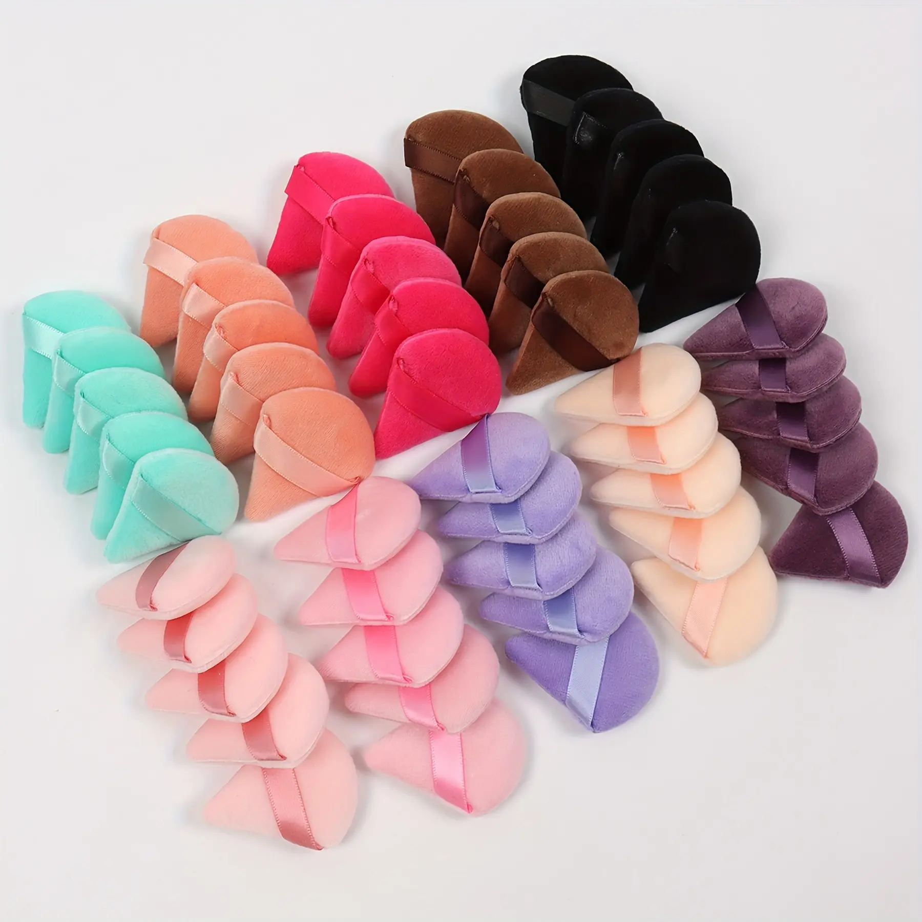 Triangular powder puff is packed in 50 pieces, specially designed for shaping, eyes and corners. Gently press the powder puff on the face. Use the edge or sharp corner of powder puff to treat the details such as nose wing and corner of eyes to ensure unif