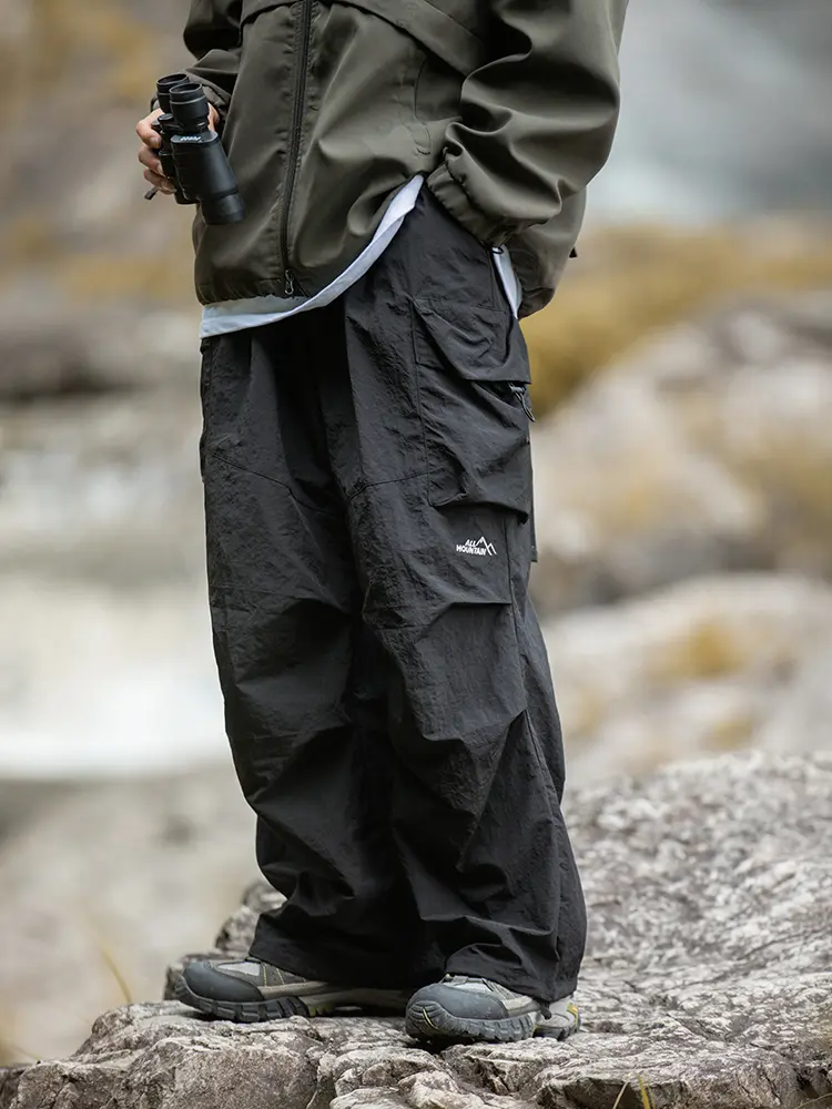 Unisex baggy parachute cargo pants, lightweight water-resistant outdoor hiking trousers, loose-fit gorpcore streetwear pants for men and women with an elastic waistband. Please refer to the size chart to choose your suitable size.