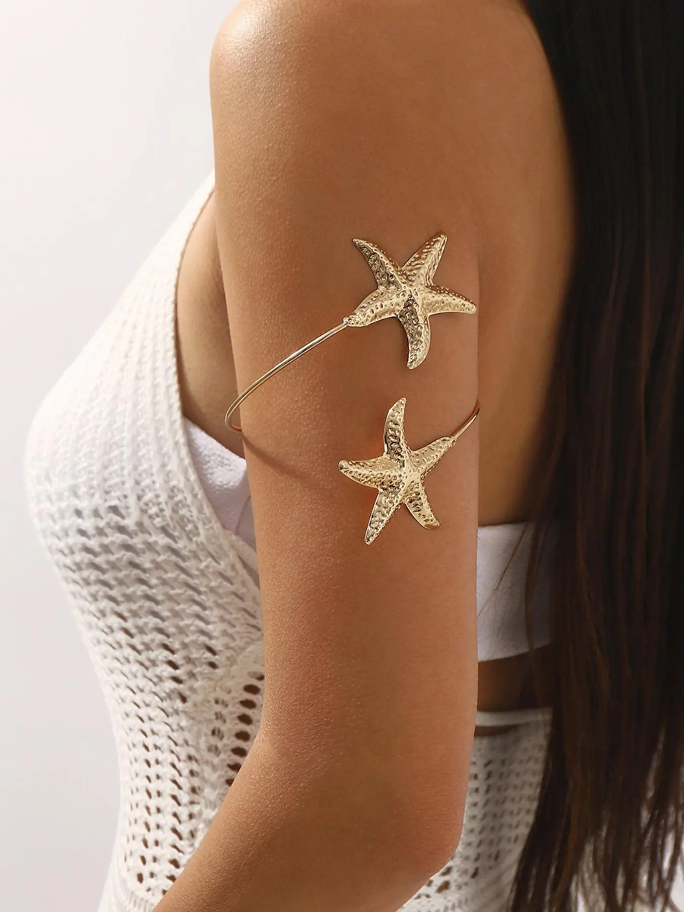 A fashionable and exaggerated starfish open armband, an exquisite accessory for beach and seaside vacations, the perfect gift for women Bohemian Bracelets