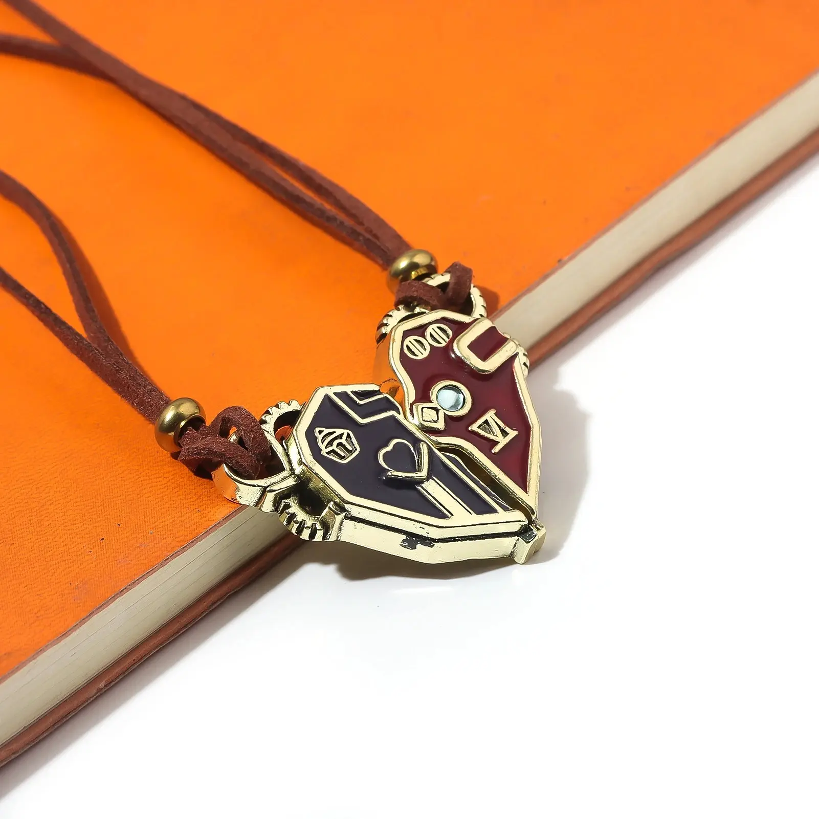 Arcane Caitlyn Vi Necklace Cosplay Pendant for Men Women Game Disguise Magnet Lovers Chain Fantasy Halloween Custome Accessories