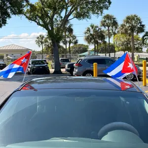 Set de 2 banderas cubanas para automóvil, diseñadas para ofrecer estilo, durabilidad y fácil instalación—perfectas para cada viaje.