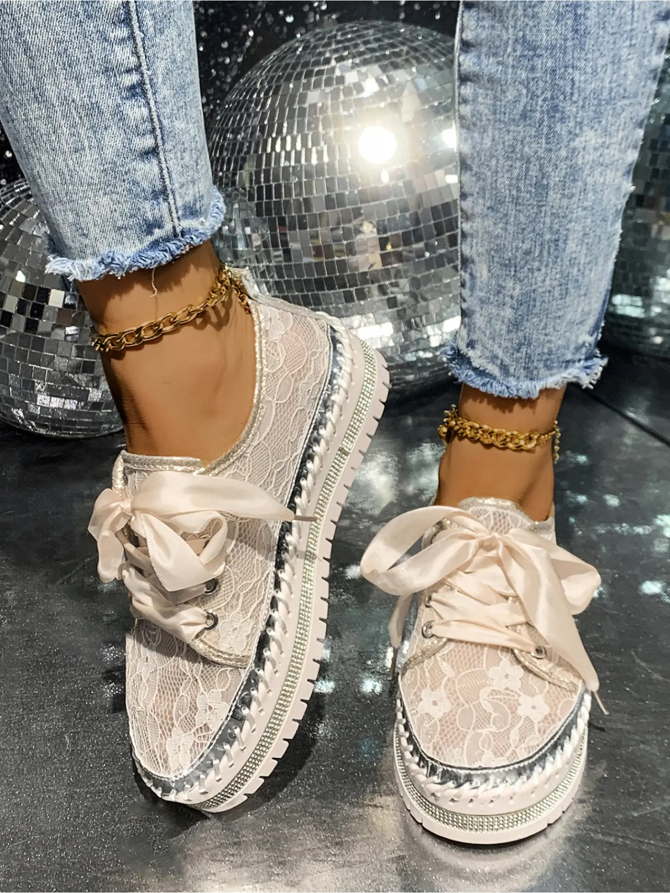 Fashionable women's summer flat sandals/light and comfortable soft sole Rubber anti-skid wear-resistant ethnic style toe post slippers/metal sequ Lace decorated summer women's shoes