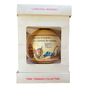 Christmas Memories Dated 1978 Hallmark Glass Ornament