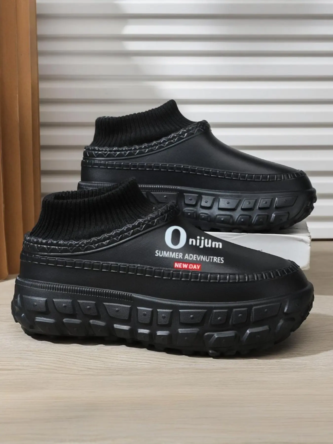 Men's winter thermal insulated cotton shoes, suitable for indoor and outdoor use, featuring soft rebound cotton uppers, waterproof and non-slip tire soles, Non slip bottom, Casual Soft Slippers