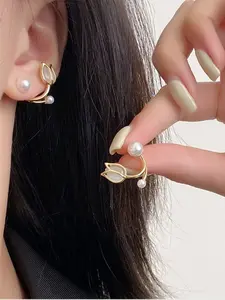 Tulip Shape Women's Earrings, Unique Design, Unique Floral Shape, French Flower Style, Stud Earring Jewelry, Elegant Minimalist Earrings, High-End Catseye and Faux Pearl Decorations, Perfect Gift for Valentine's Day