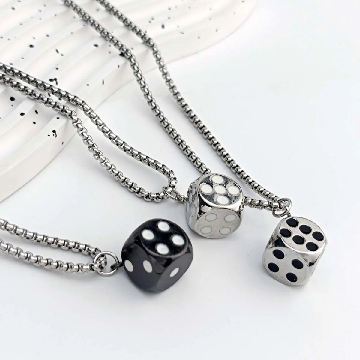 Elegant Dice Pendant Necklace, Minimalist Artificial Gemstone Jewelry for Adults, Casual Daily Wear Accessory, Multiple Styles, Dice Shape