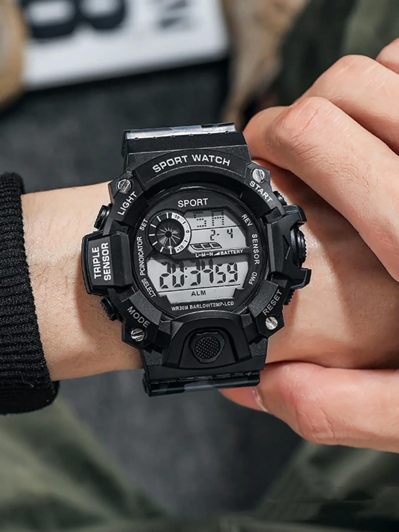 Outdoor Sports Electronic Watch, Multifunctional LED Large Display, Running Timer, Calendar, Alarm, Youth Student Digital Watch, Casual Fashion Wristwatch