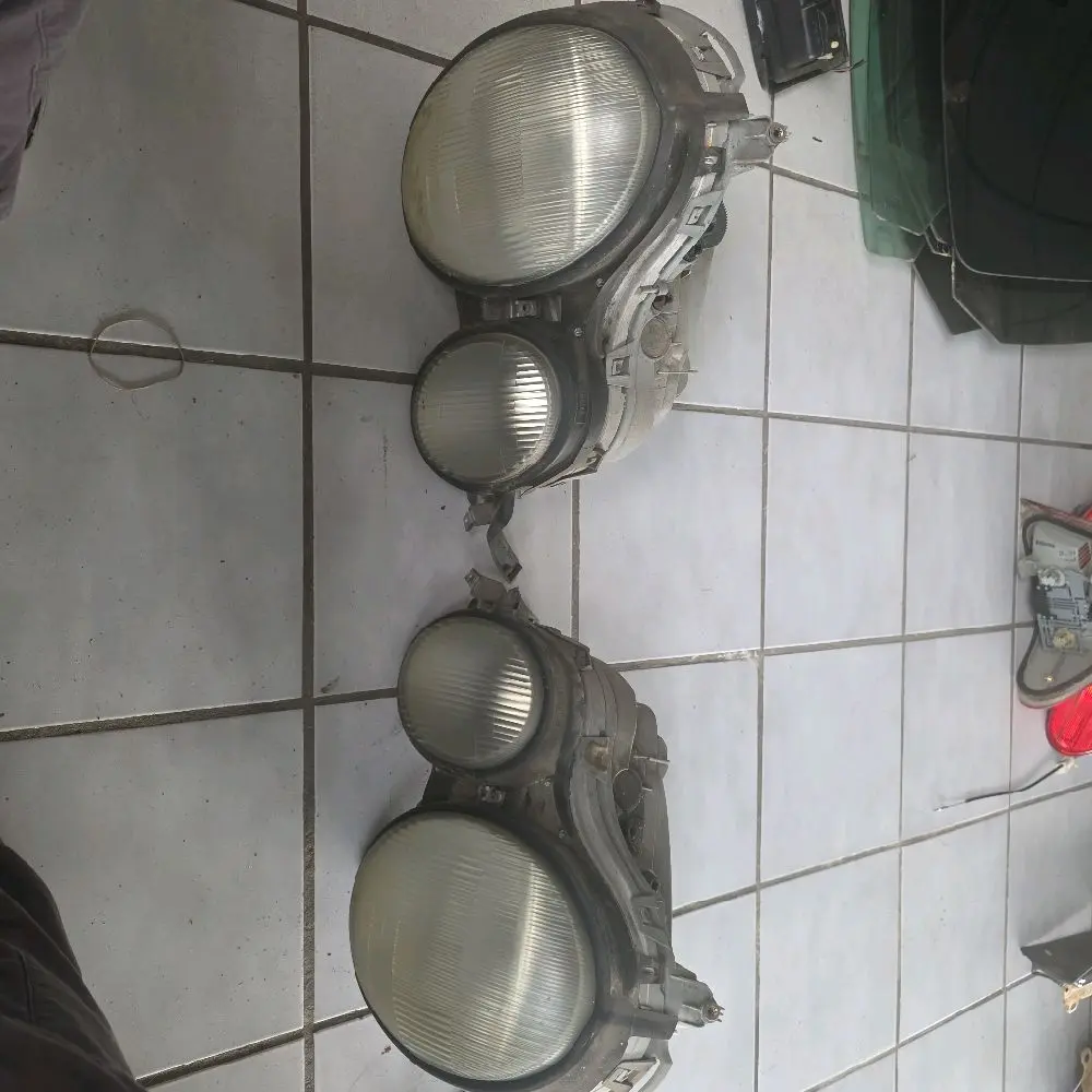 Pre-Owned Front Lighting Replacement Parts, Left/Right Headlight Set for 1996 Mercedes-Benz E320, Left/Right Set
