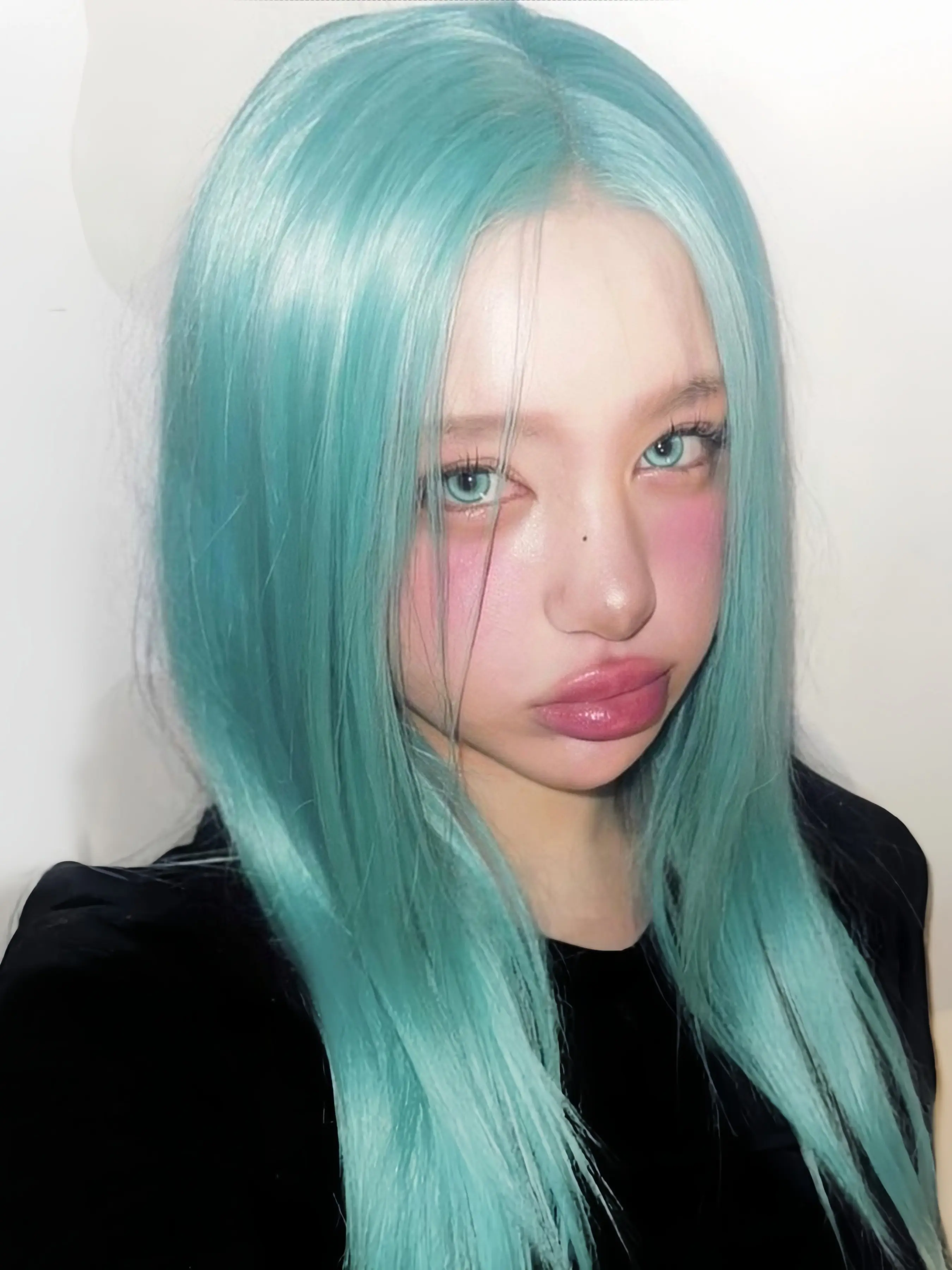 Light Long Straight Wig Cap, 13x4 Lace Front Hairpiece, 26 Inch High-Quality Heat Resistant Fiber, Perfect for Cosplay & Parties