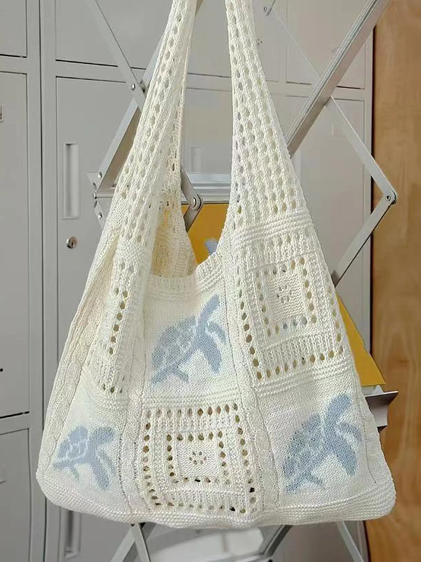 Artistic style casual versatile hook woven shoulder bag, elegant sea turtle pattern decorative texture tote bag, Trendy Tote Bag, hollow design, suitable for daily commuting, outdoor travel, Casual Shopping Bag, Handcrafted Bag, Stylish Versatile Bag
