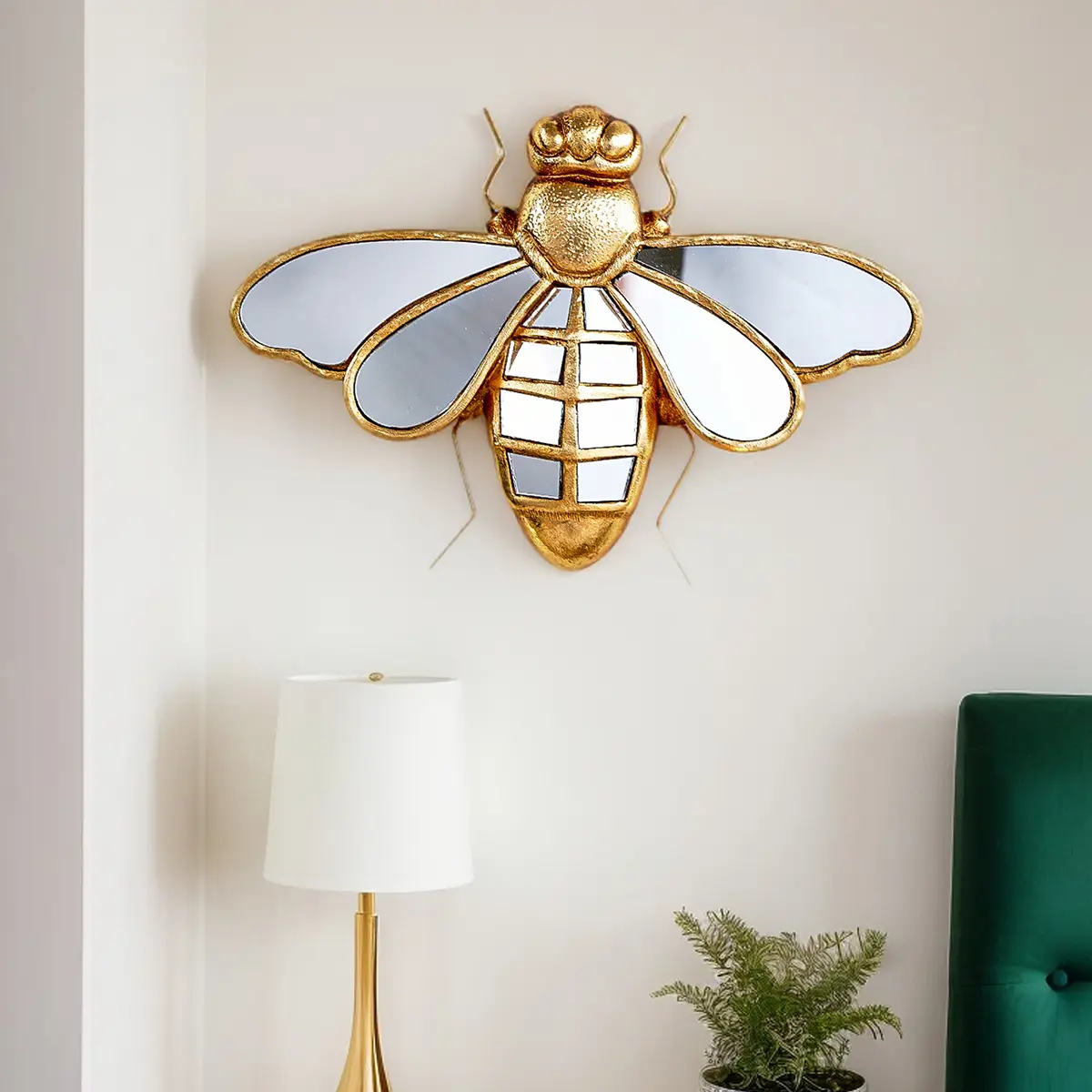 Creative Resin Bee Wall Hanging Decor, Mirror-Surface Interior Wall Decor, Hanging Room Decor, Decorative Wall Art, Home Decoration Craft, Ideal for Insect Enthusiasts & Party Decor, Resin Hanging Ornament, Decoration Items