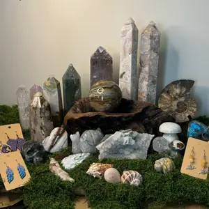 Intuitive Crystal and Nature-Inspired Set