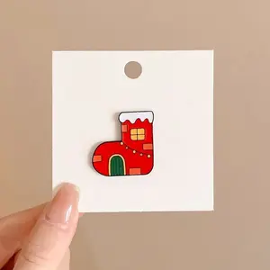 Christmas Stocking Enamel Brooch, 1 Piece Cute Fashion Alloy Stud Pin for All, Adorable Holiday Home Design Lapel Accessory, Ideal for Casual Wear & Christmas Parties