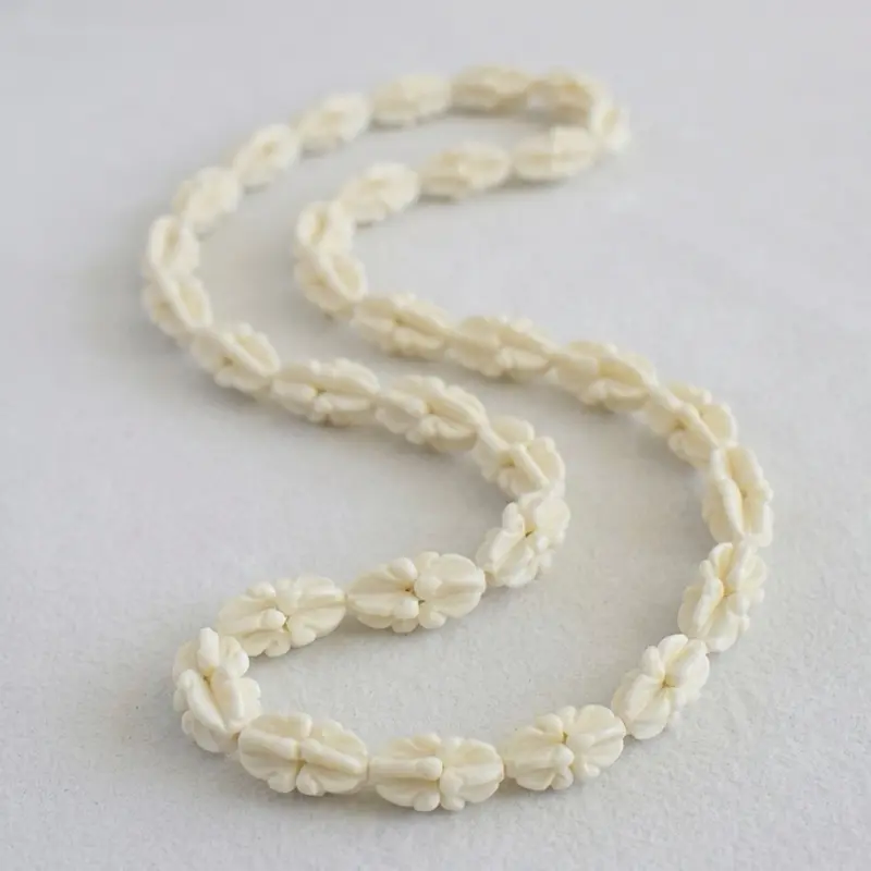 Pua Kalaunu True White Crown Forever Lei