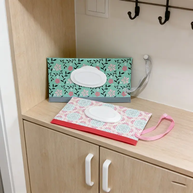 2pcs Refillable Wet Wipe Holder EVA Portable Pouch with Tight Press Seal Convenient Extract