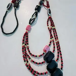 Collar Elegante Te De Elegua - Black Red Beaded Necklace with Pink Accents and Gold Accents