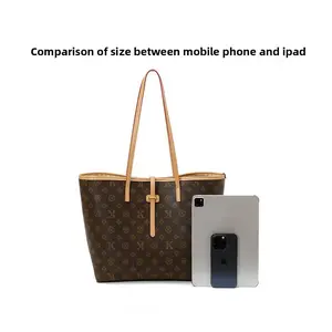 Women's one-size-fits-all shoulder bag with zipper