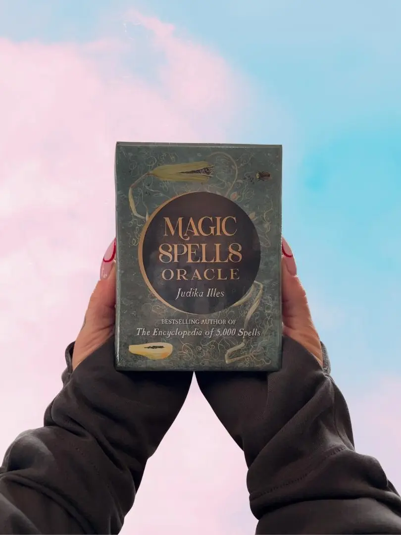 Magic Spells Oracle: (36 Full-Color Cards and 128-Page Guidebook)